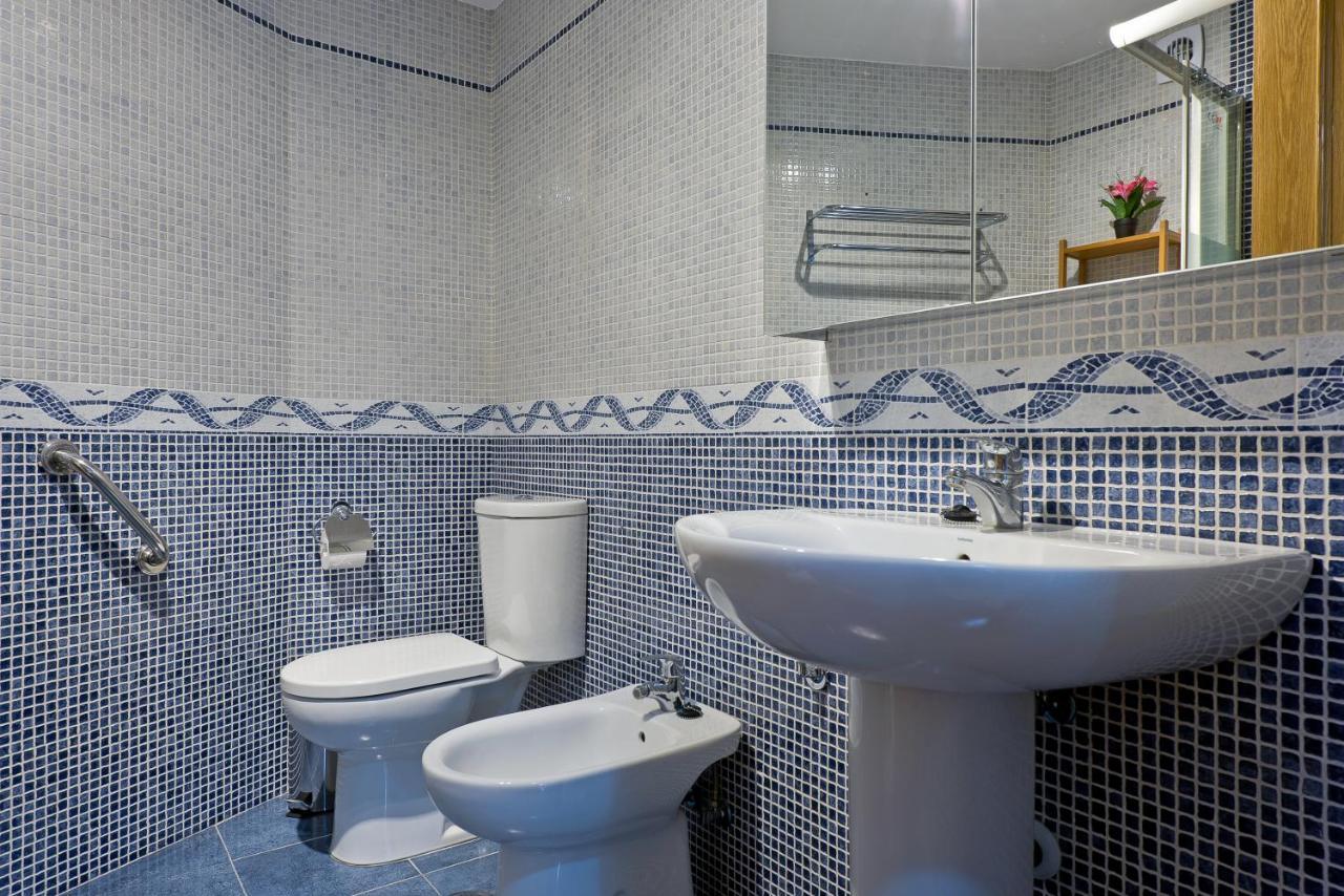 Relaxing Beach Apartment In Fuengirola Parking Экстерьер фото